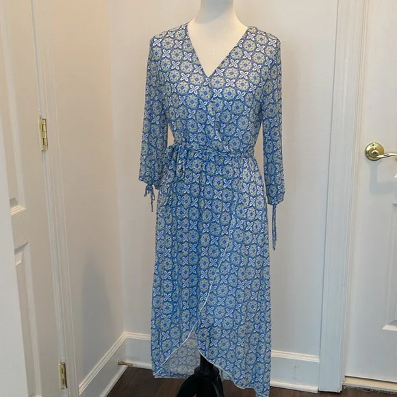 Floral blue, white and yellow Dress - Worn Once- Size M- Excellent Condition - Picture 2 of 5